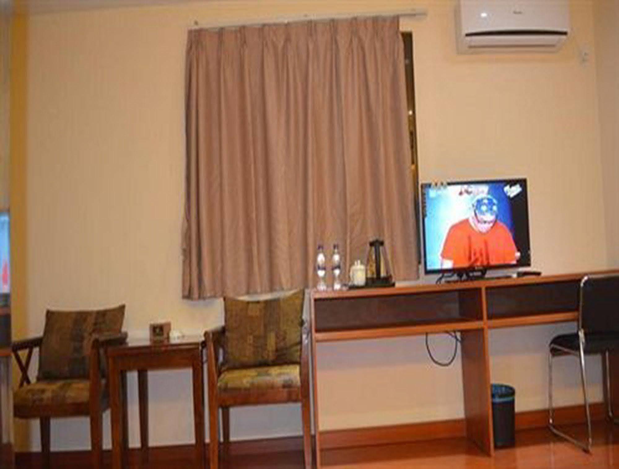 Good Luck Hotel Янгон Экстерьер фото